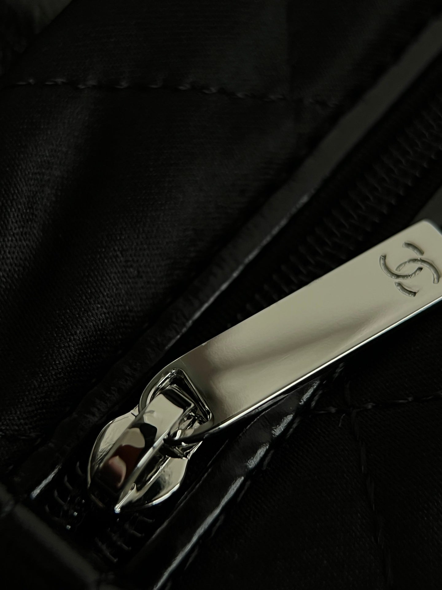 양 공장 / 샤넬 쓰레기봉투 가방