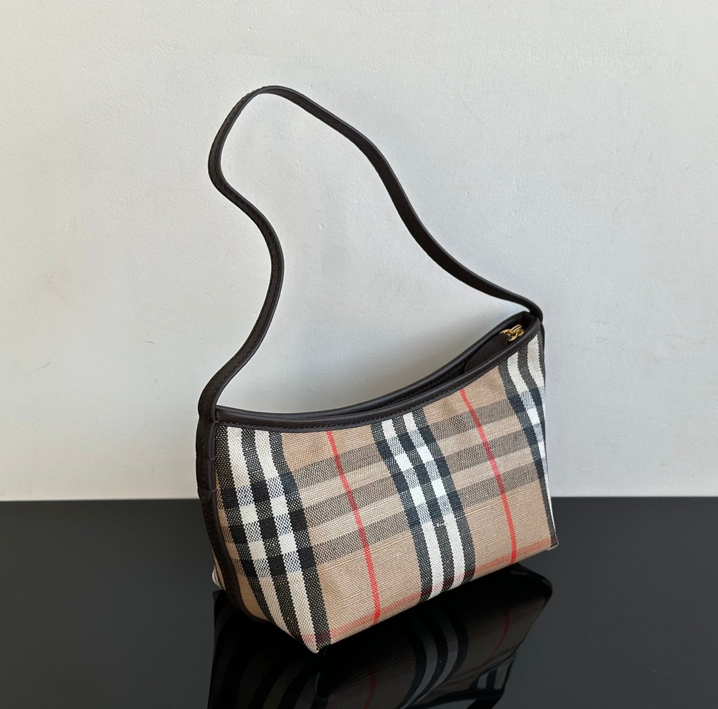 양 공장 / 버버리 겨드랑이 가방