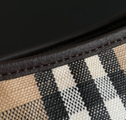 양 공장 / 버버리 겨드랑이 가방