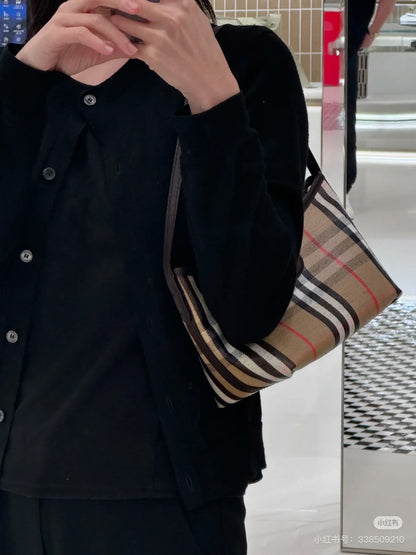 양 공장 / 버버리 겨드랑이 가방