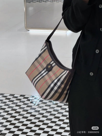 양 공장 / 버버리 겨드랑이 가방
