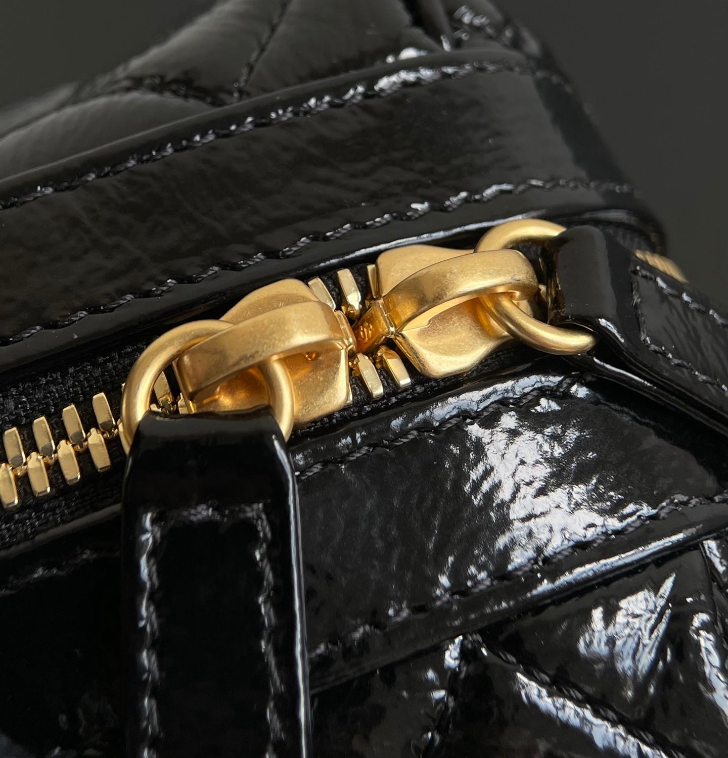 양 공장 / 샤넬 에나멜 가방