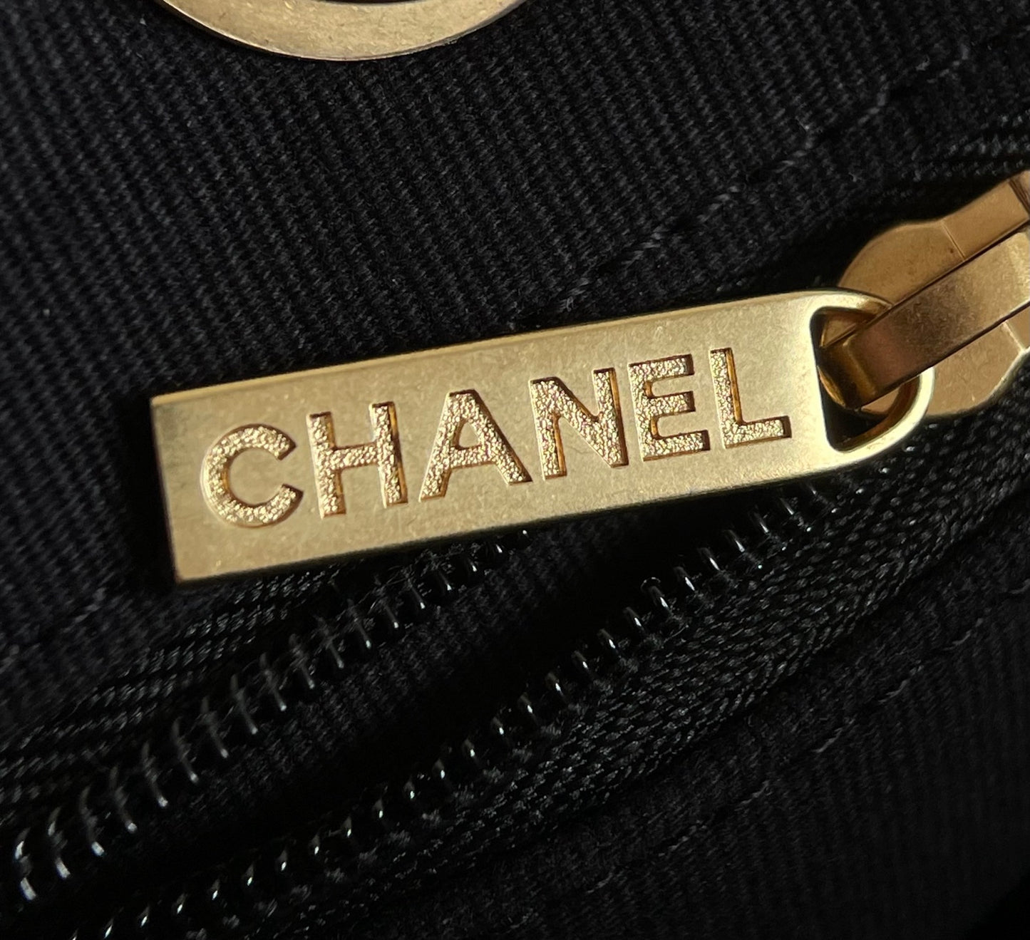 양 공장 / 샤넬 에나멜 가방