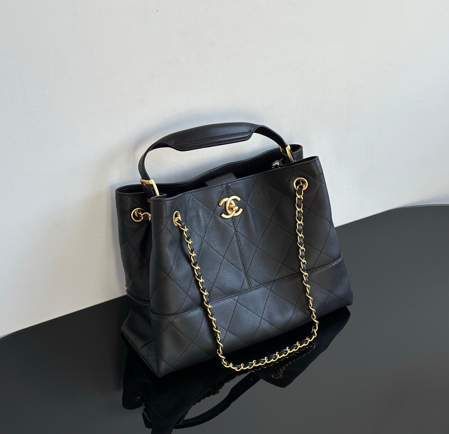 양 공장 / 샤넬 통가죽 흑금 가방
