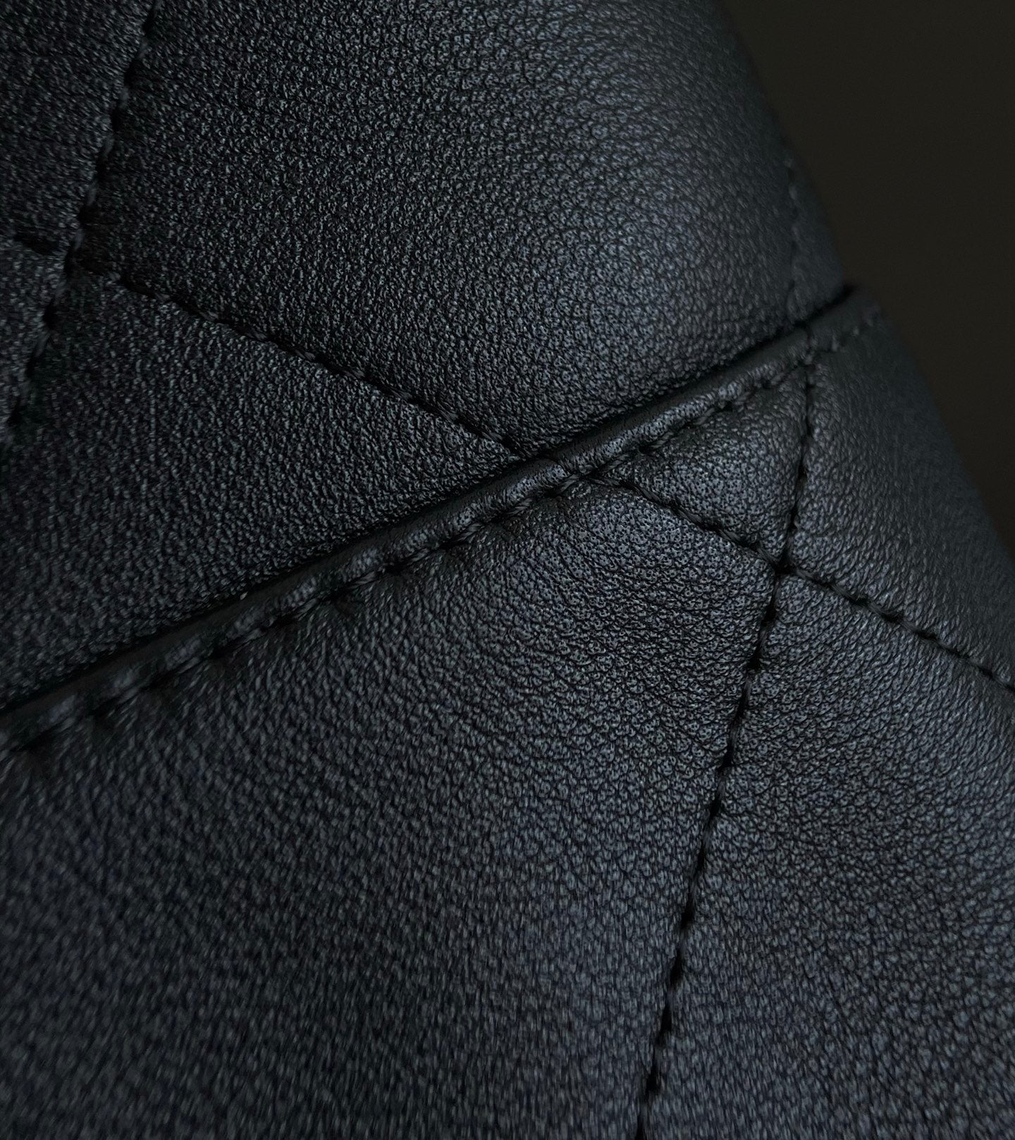 양 공장 / 샤넬 통가죽 흑금 가방