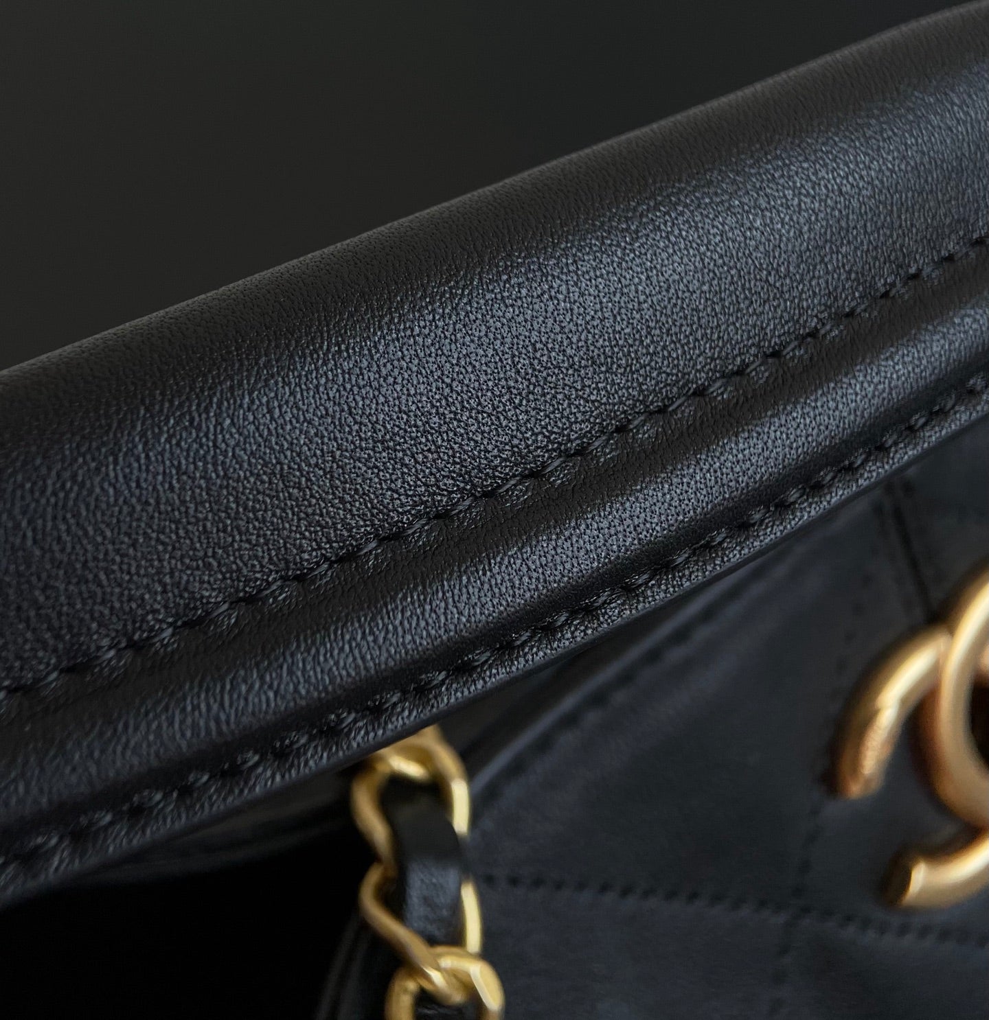 양 공장 / 샤넬 통가죽 흑금 가방