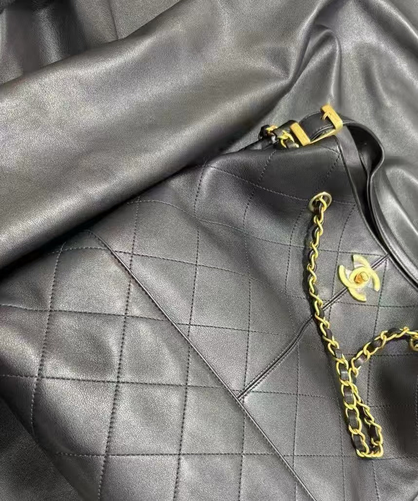 양 공장 / 샤넬 통가죽 흑금 가방