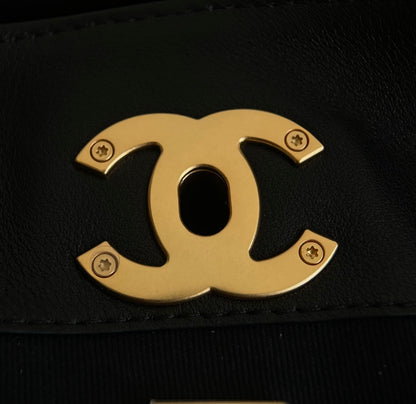 양 공장 / 샤넬 통가죽 흑금 가방