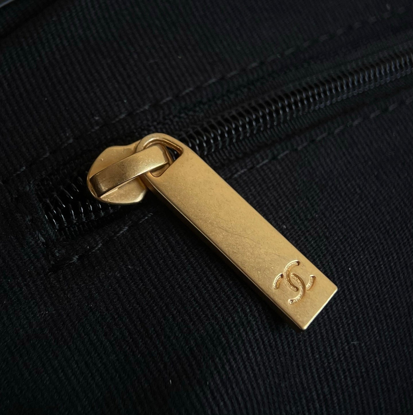 양 공장 / 샤넬 통가죽 흑금 가방