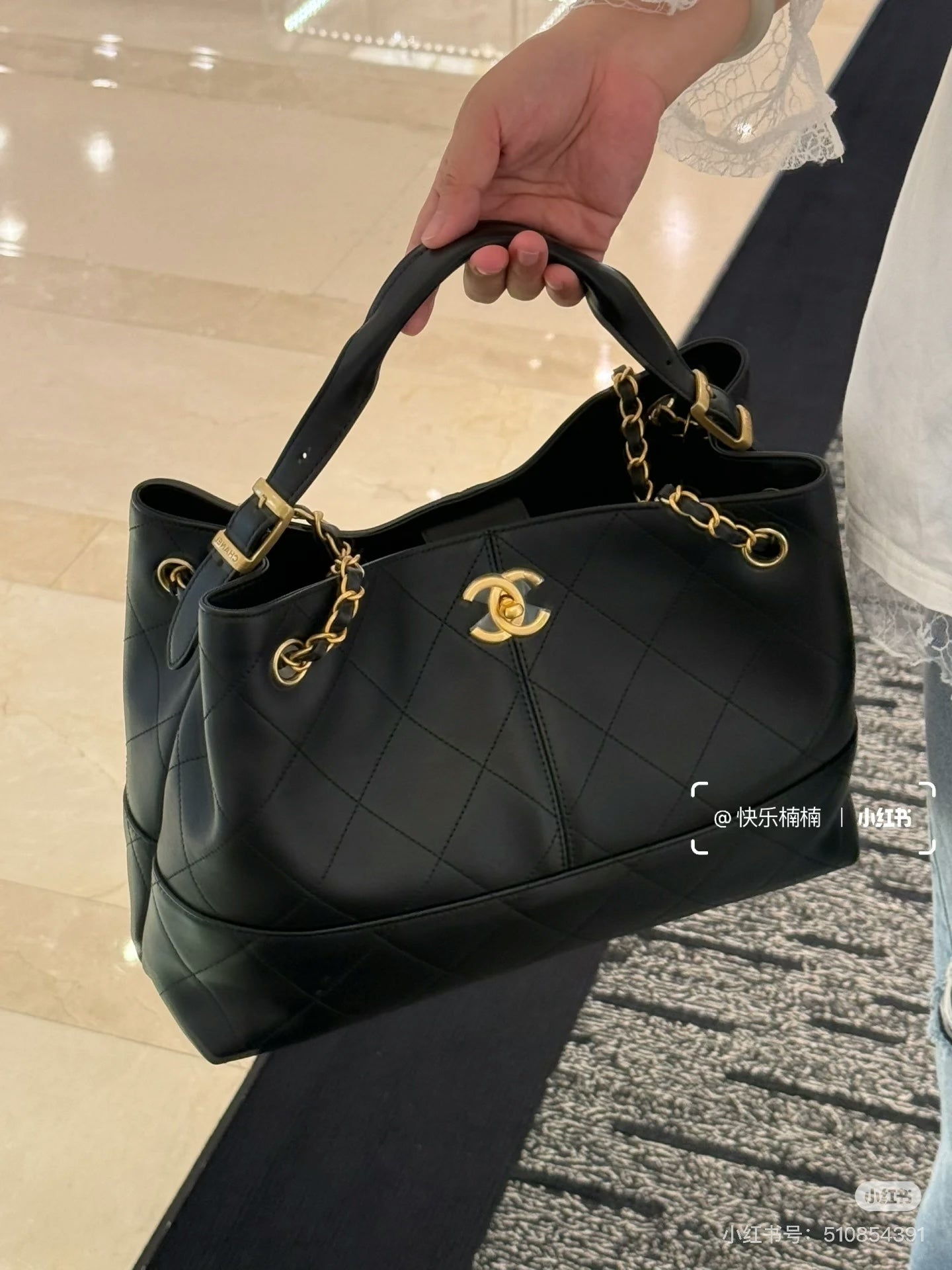 양 공장 / 샤넬 통가죽 흑금 가방