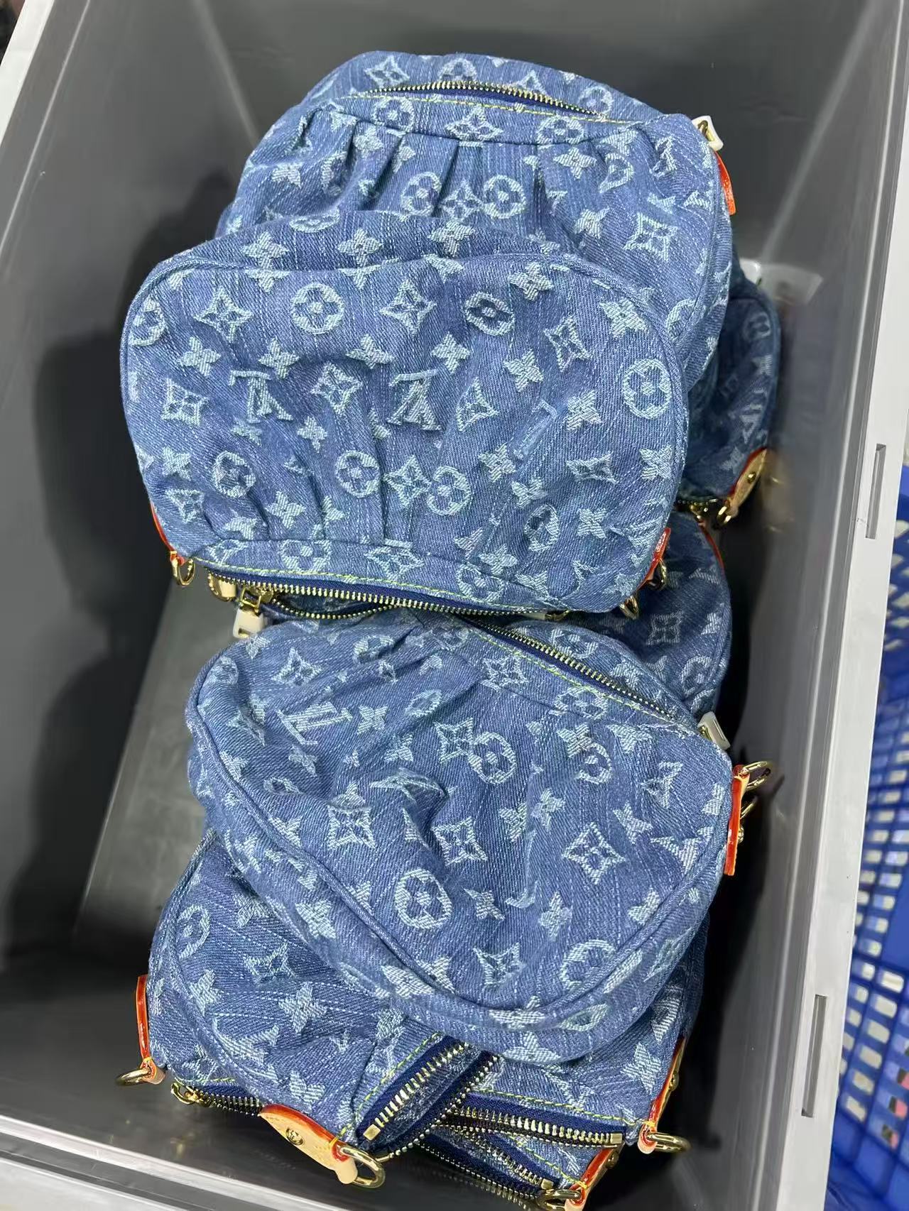 양 공장 / 루이비통 겨드랑이 가방