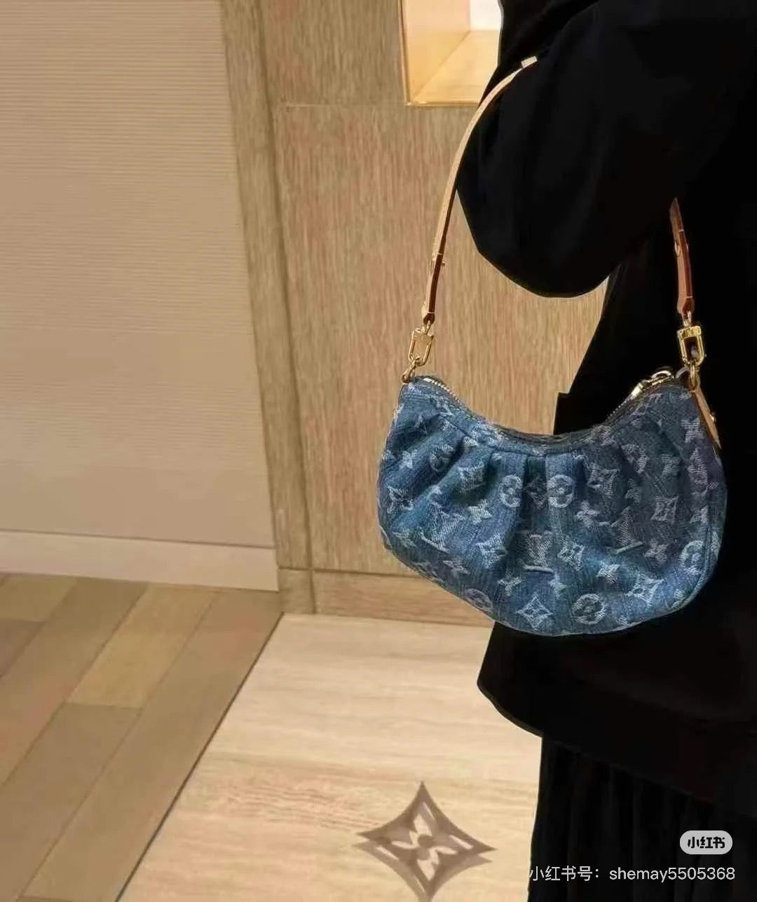 양 공장 / 루이비통 겨드랑이 가방