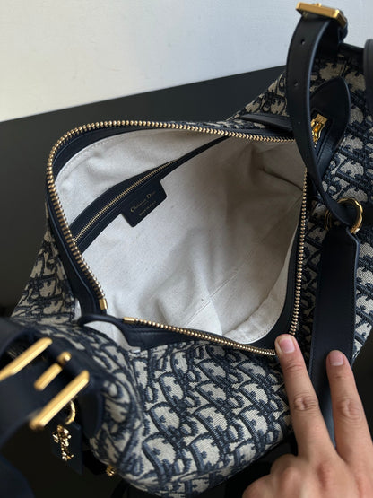 양 공장 / 디올 배낭