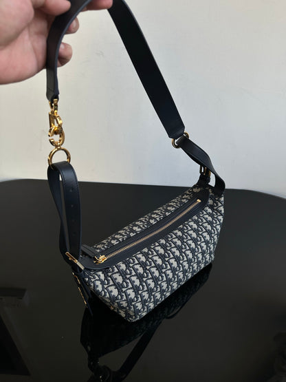 양 공장 / 디올 배낭