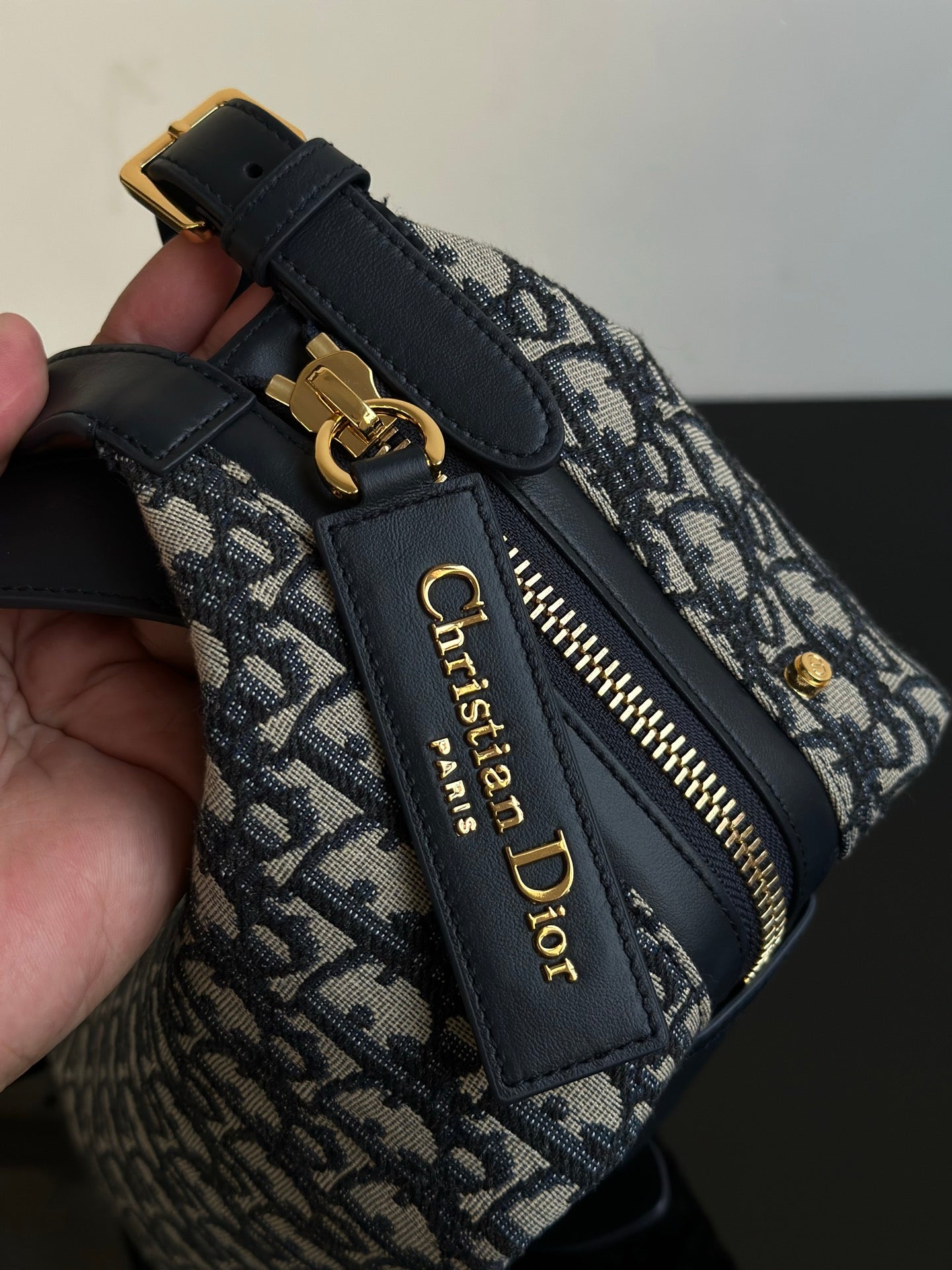 양 공장 / 디올 배낭