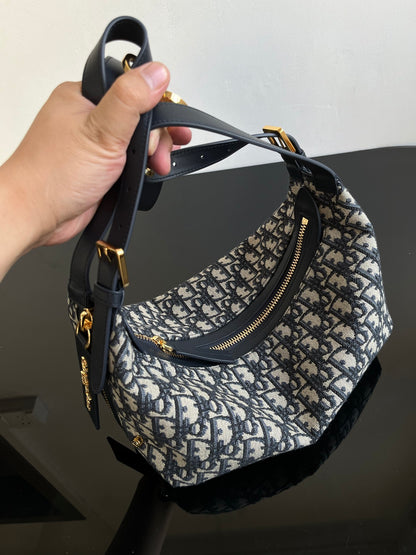 양 공장 / 디올 배낭