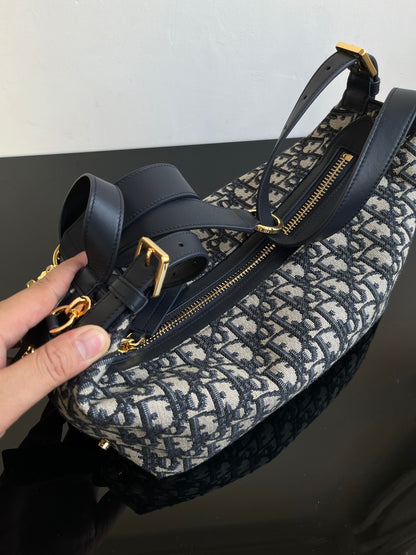 양 공장 / 디올 배낭