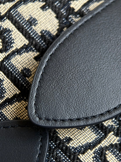 양 공장 / 디올 배낭