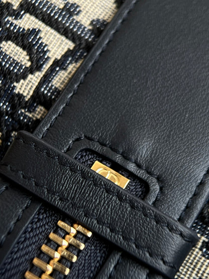 양 공장 / 디올 배낭