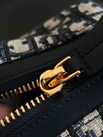 양 공장 / 디올 배낭