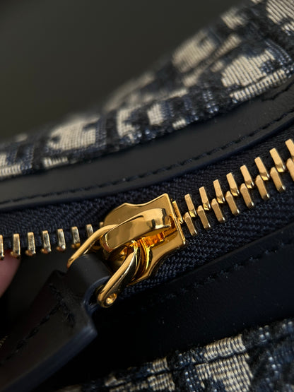 양 공장 / 디올 배낭