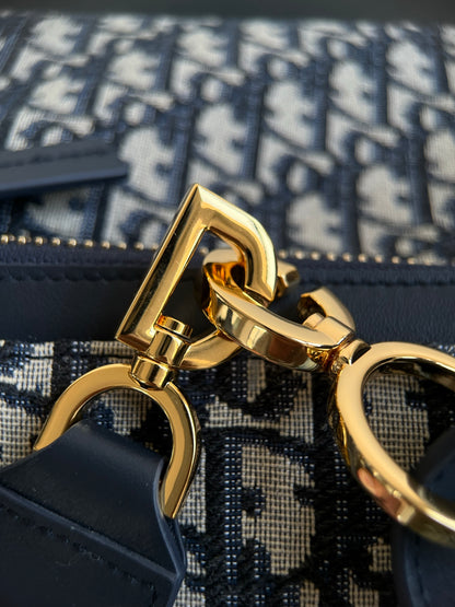 양 공장 / 디올 배낭