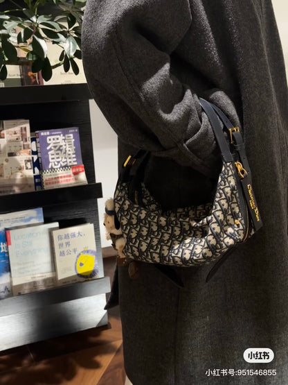 양 공장 / 디올 배낭