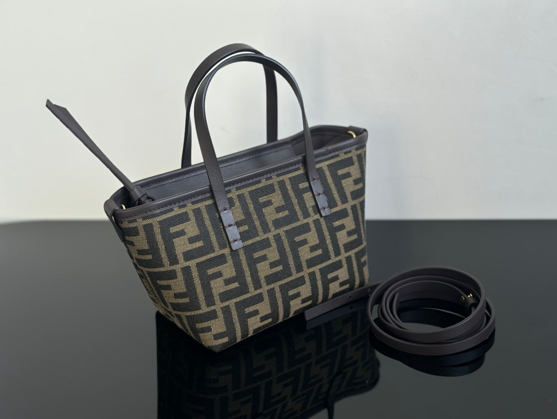 양 공장 / 펜디 스몰 토트백