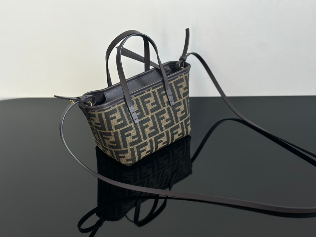 양 공장 / 펜디 스몰 토트백