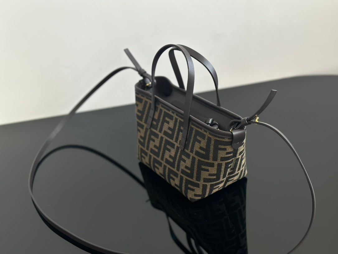 양 공장 / 펜디 스몰 토트백