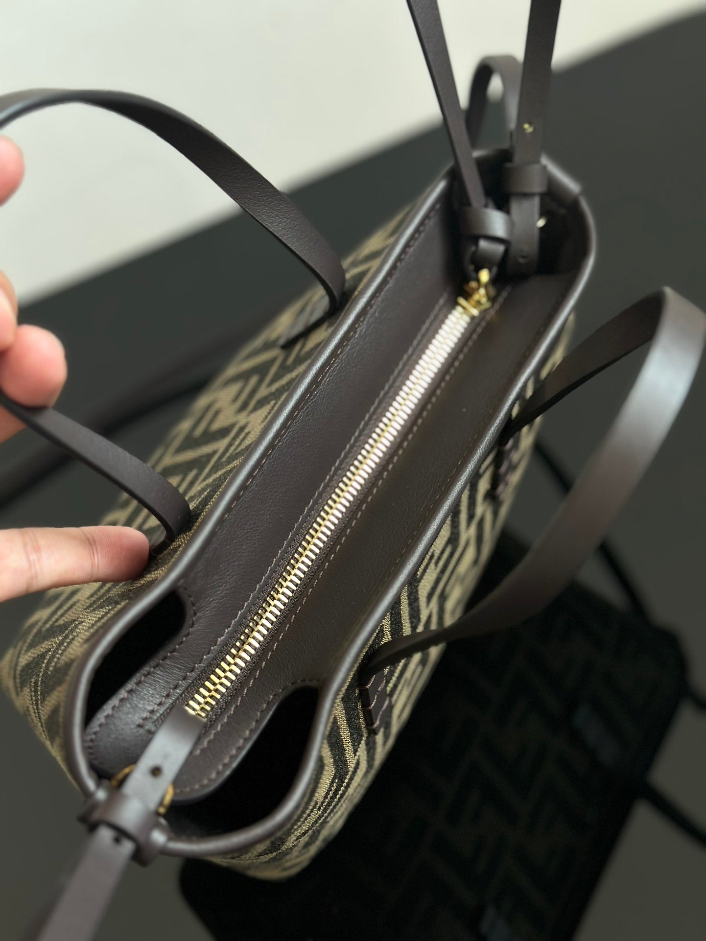 양 공장 / 펜디 스몰 토트백