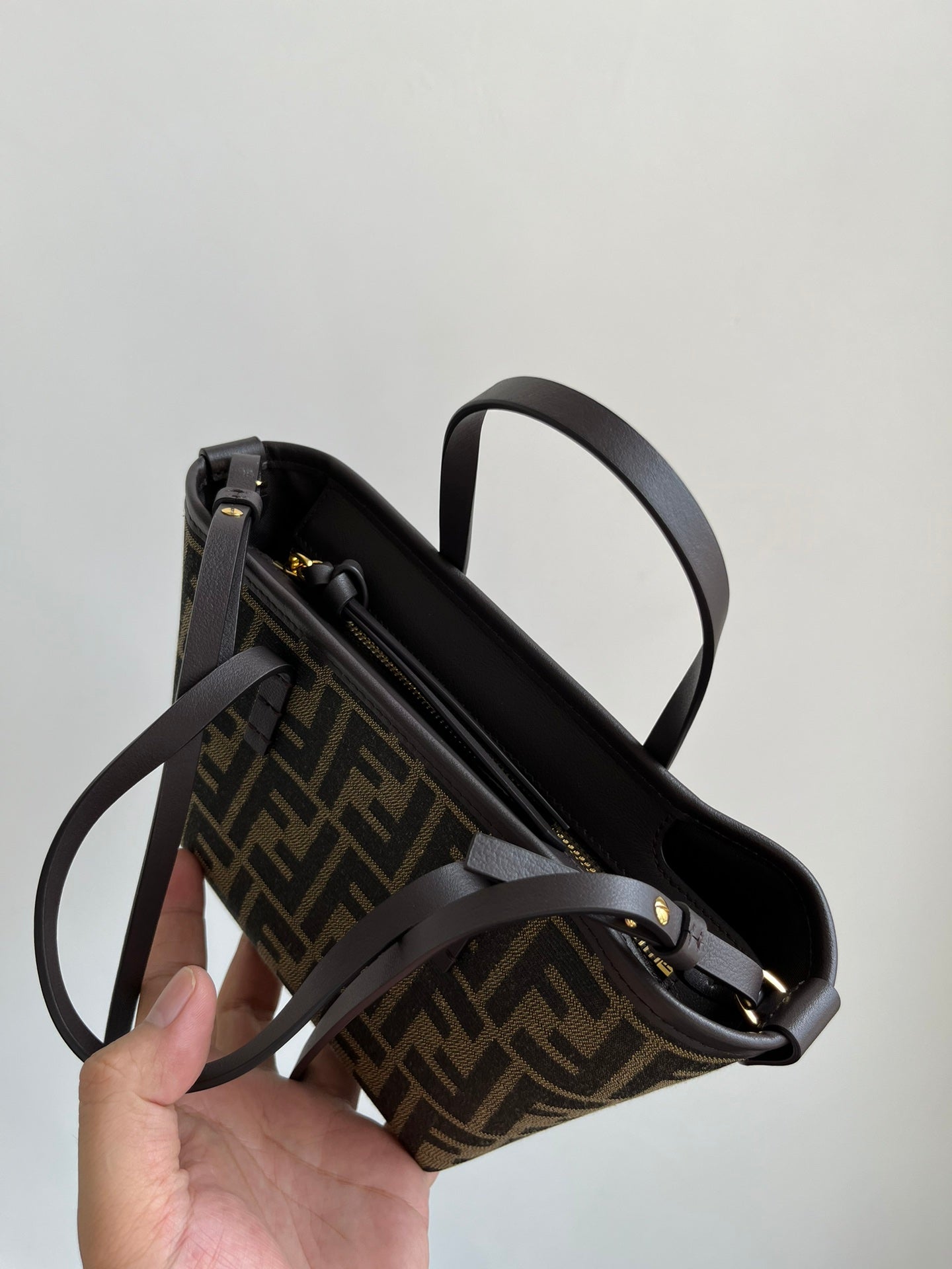 양 공장 / 펜디 스몰 토트백