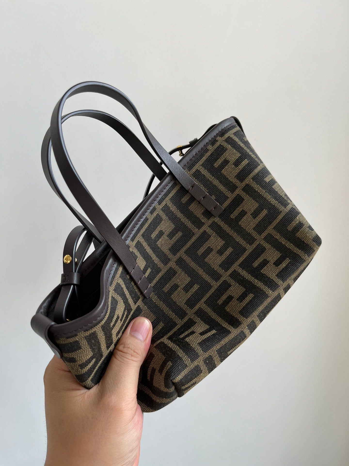 양 공장 / 펜디 스몰 토트백