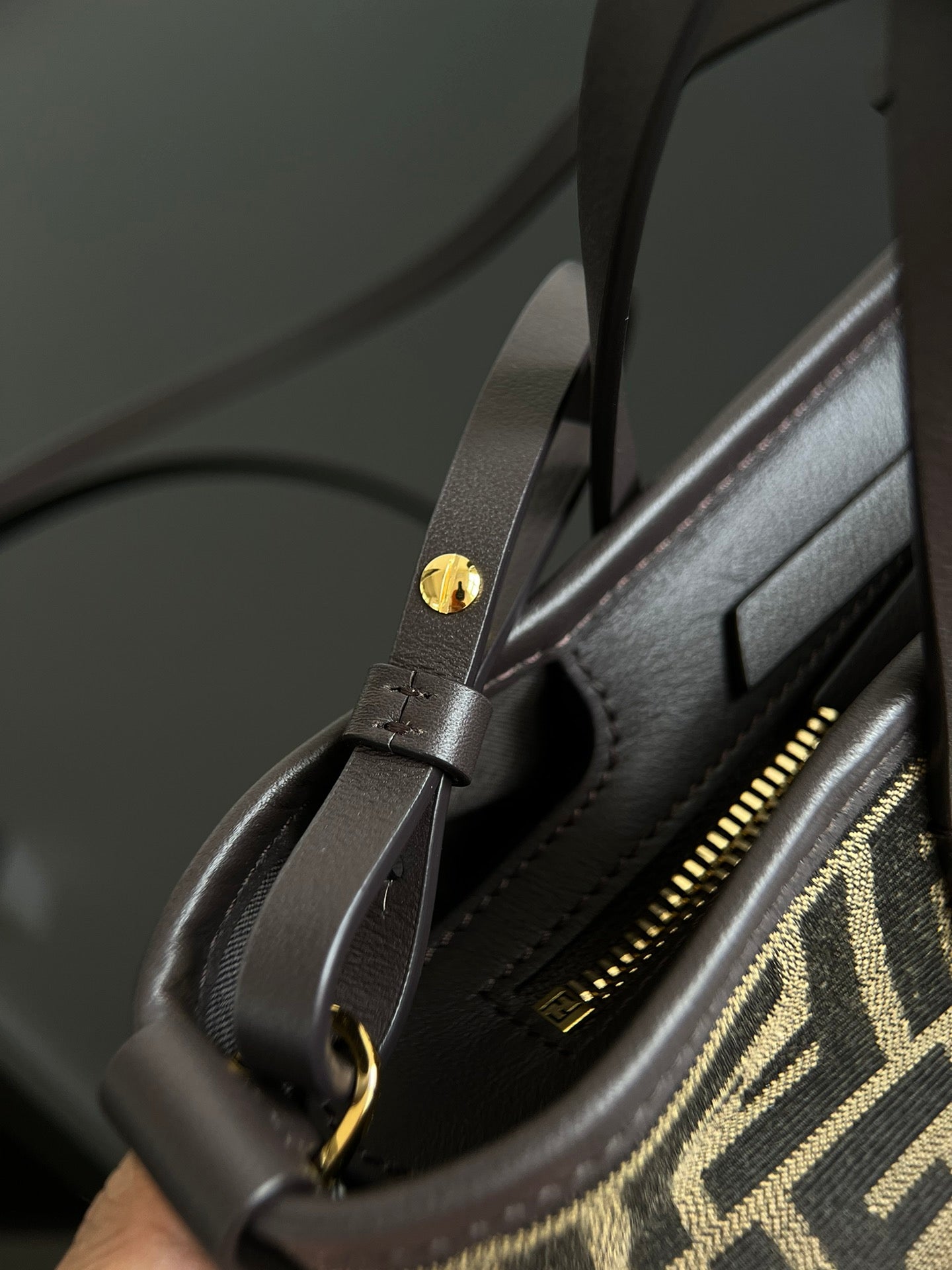 양 공장 / 펜디 스몰 토트백