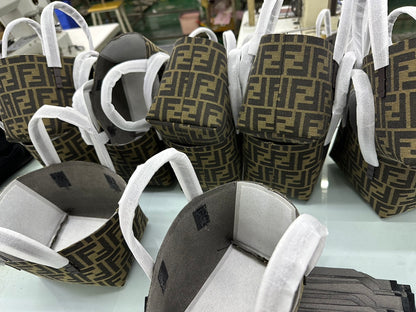 양 공장 / 펜디 스몰 토트백