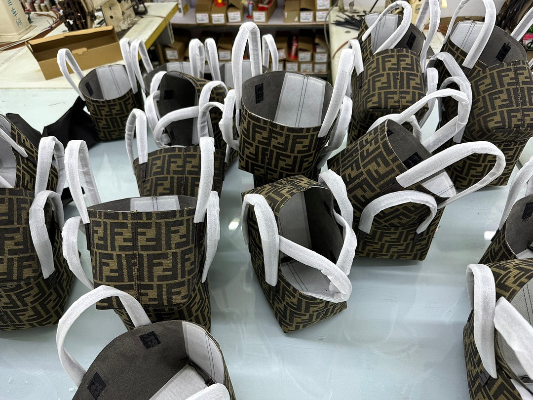 양 공장 / 펜디 스몰 토트백