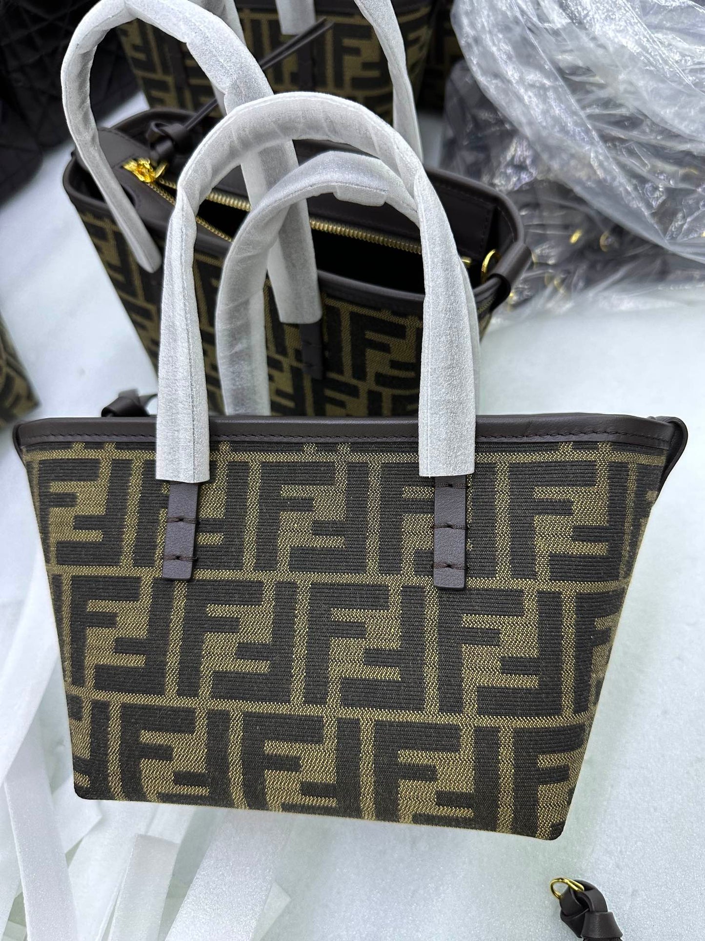 양 공장 / 펜디 스몰 토트백