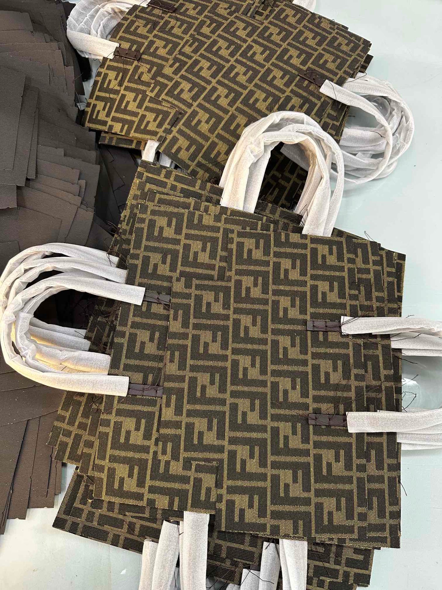 양 공장 / 펜디 스몰 토트백