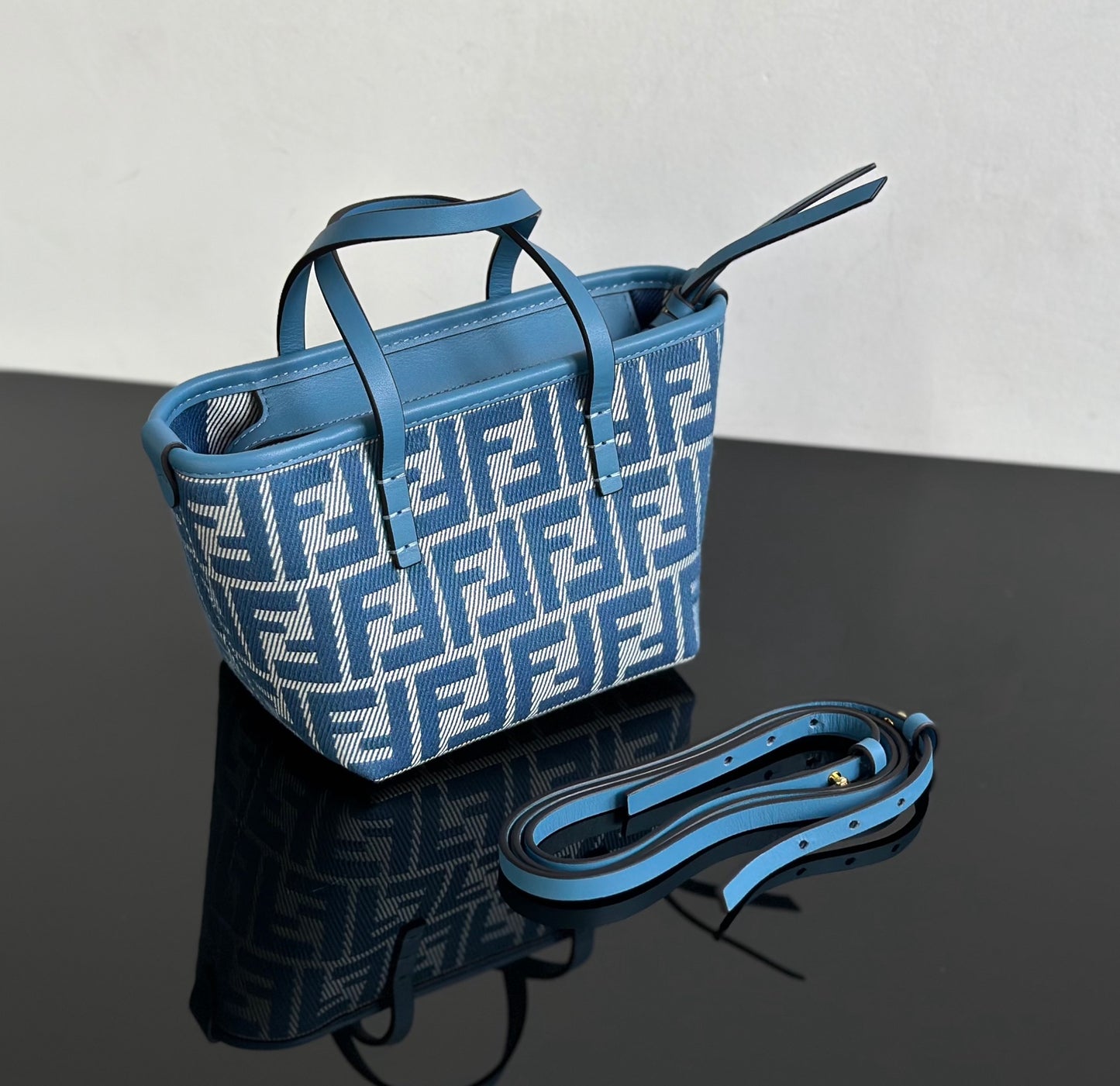 양 공장 / 펜디 스몰 토트백