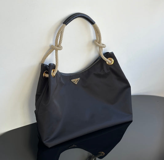 양 공장 / 프라다 쇼퍼 백