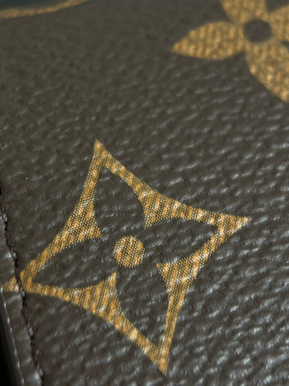 양 공장 / 루이비통 덮개 반지갑