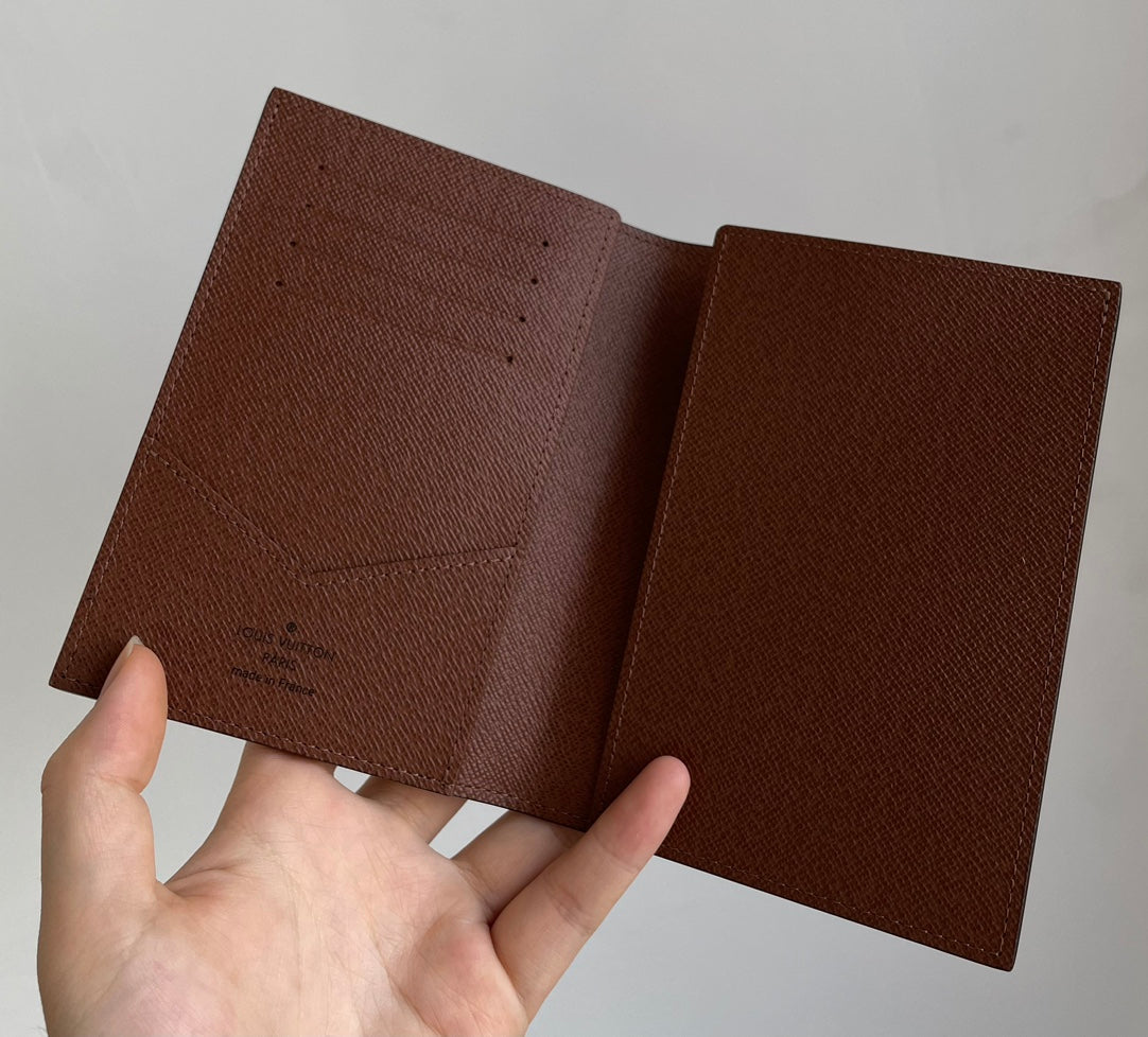 양 공장 / 루이비통 여권 지갑