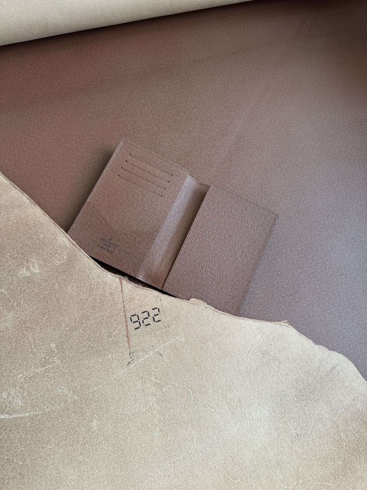 양 공장 / 루이비통 여권 지갑