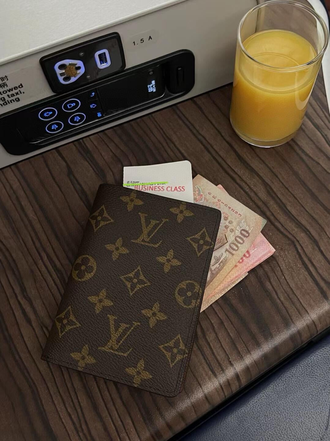 양 공장 / 루이비통 여권 지갑