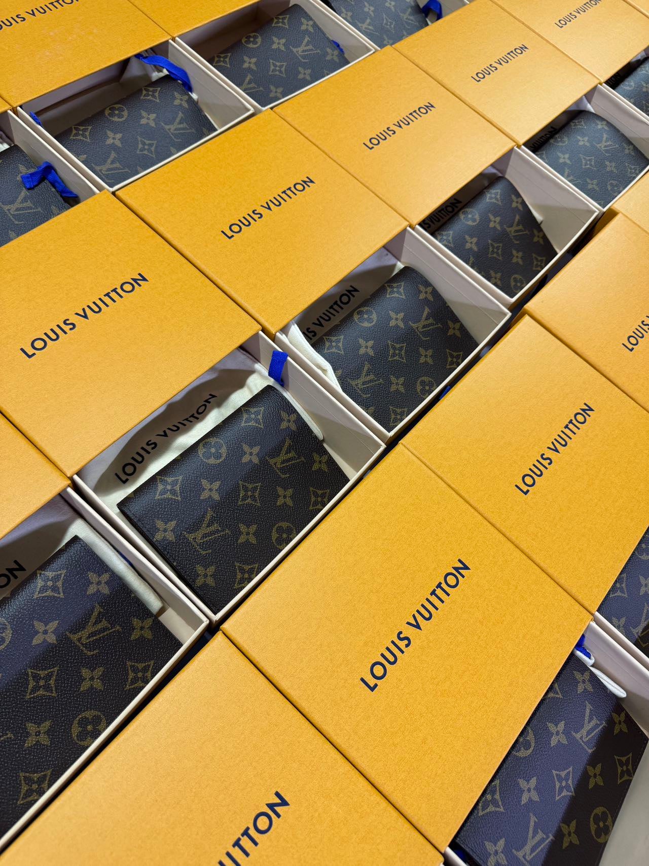 양 공장 / 루이비통 여권 지갑