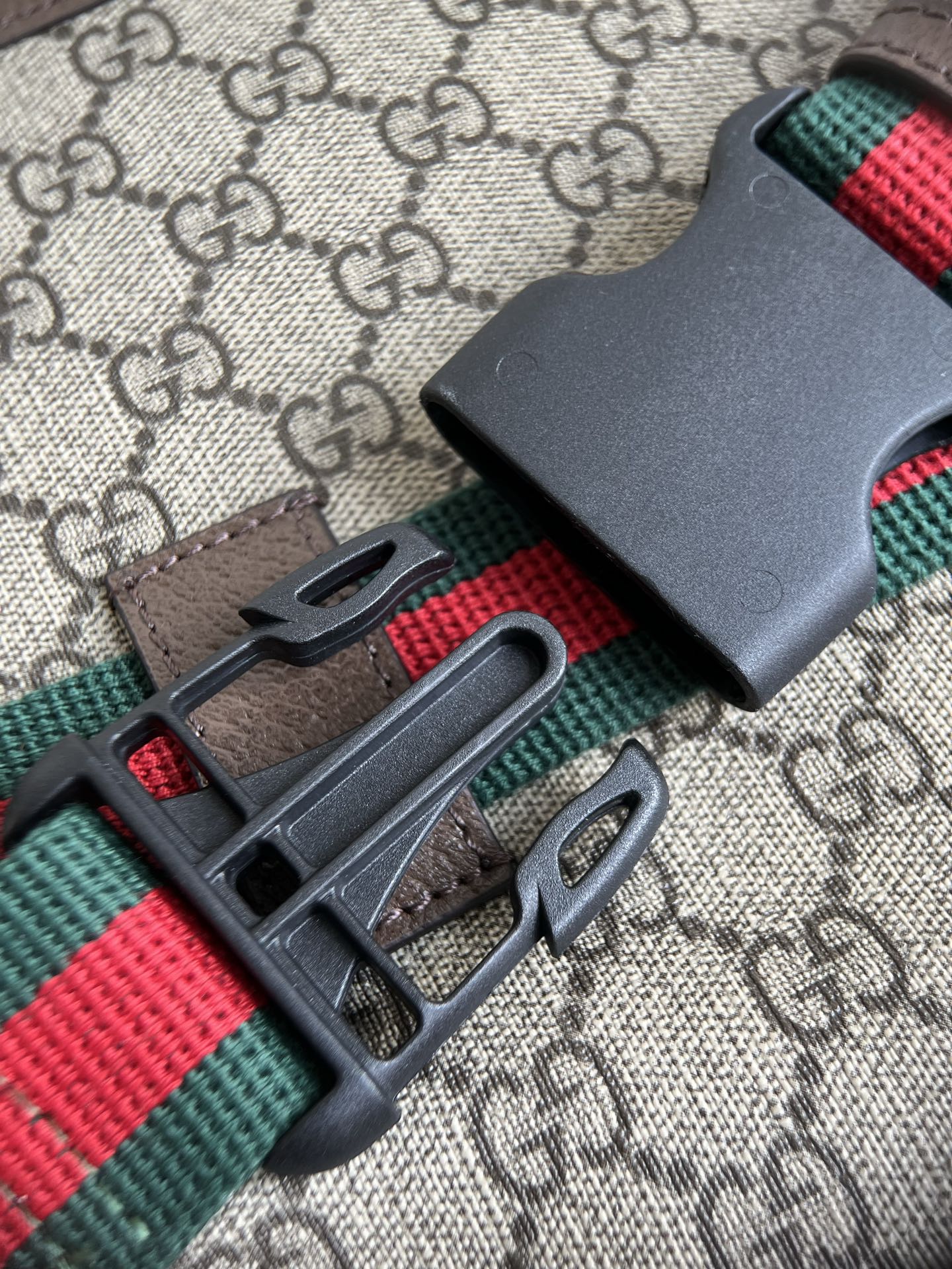 양 공장 / 구찌 가방