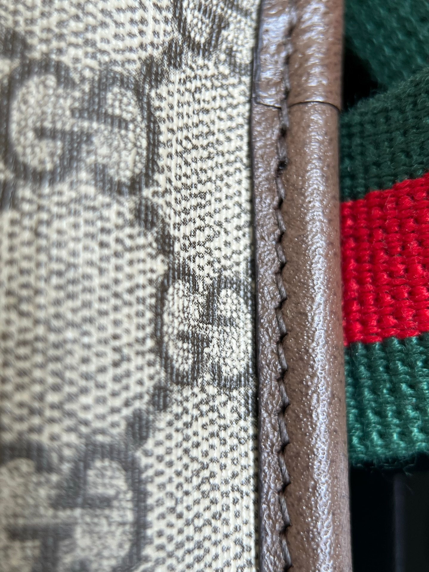 양 공장 / 구찌 가방