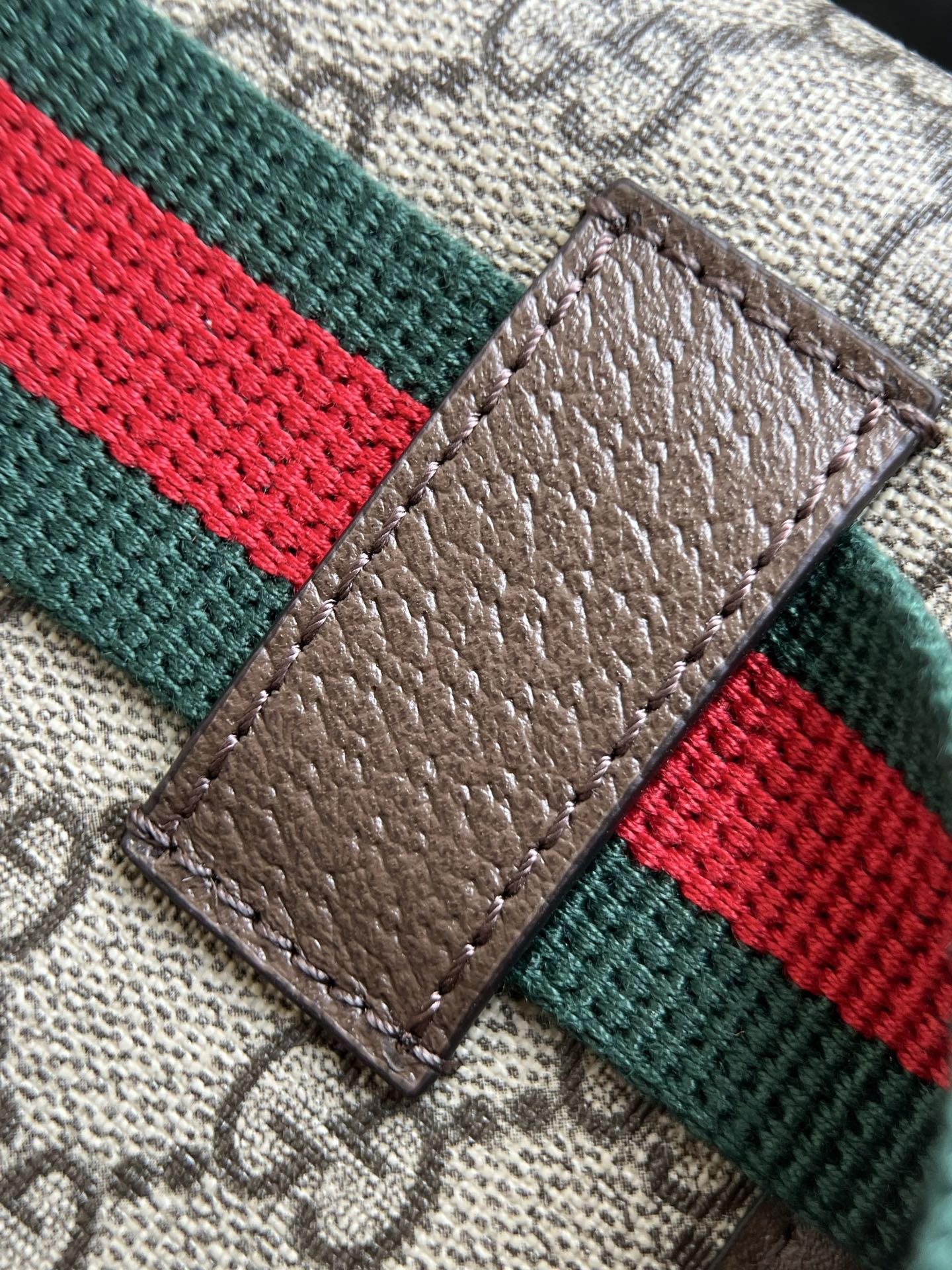 양 공장 / 구찌 가방