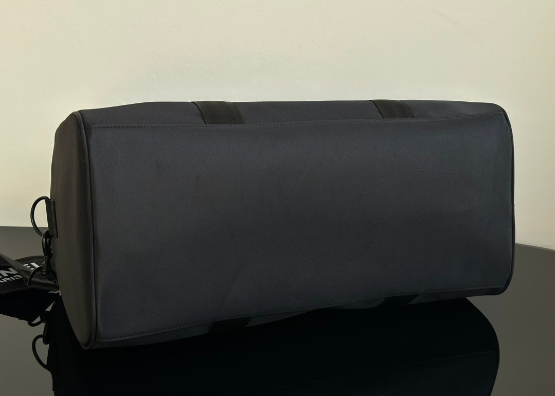 양 공장 / 샤넬 여행 가방