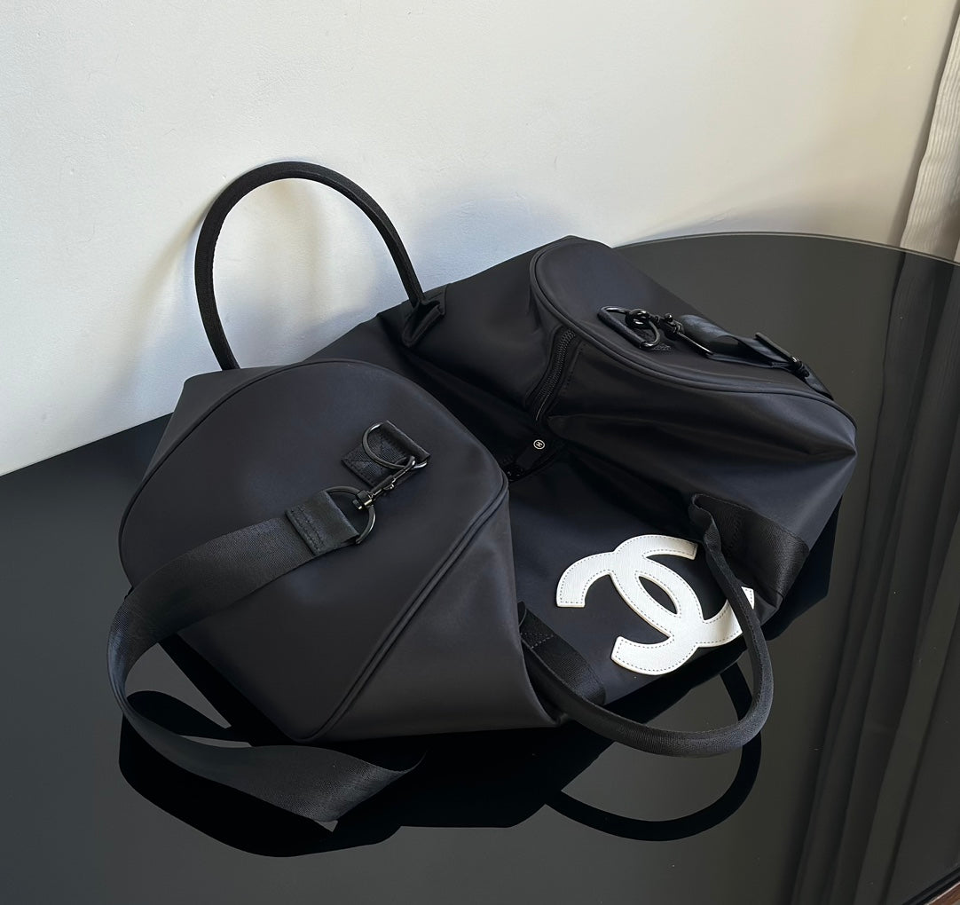 양 공장 / 샤넬 여행 가방